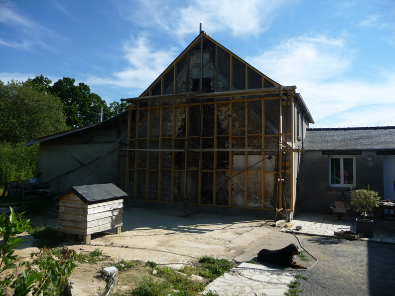 2014-10-architecte-maison-martigne-chantier-pignon-01